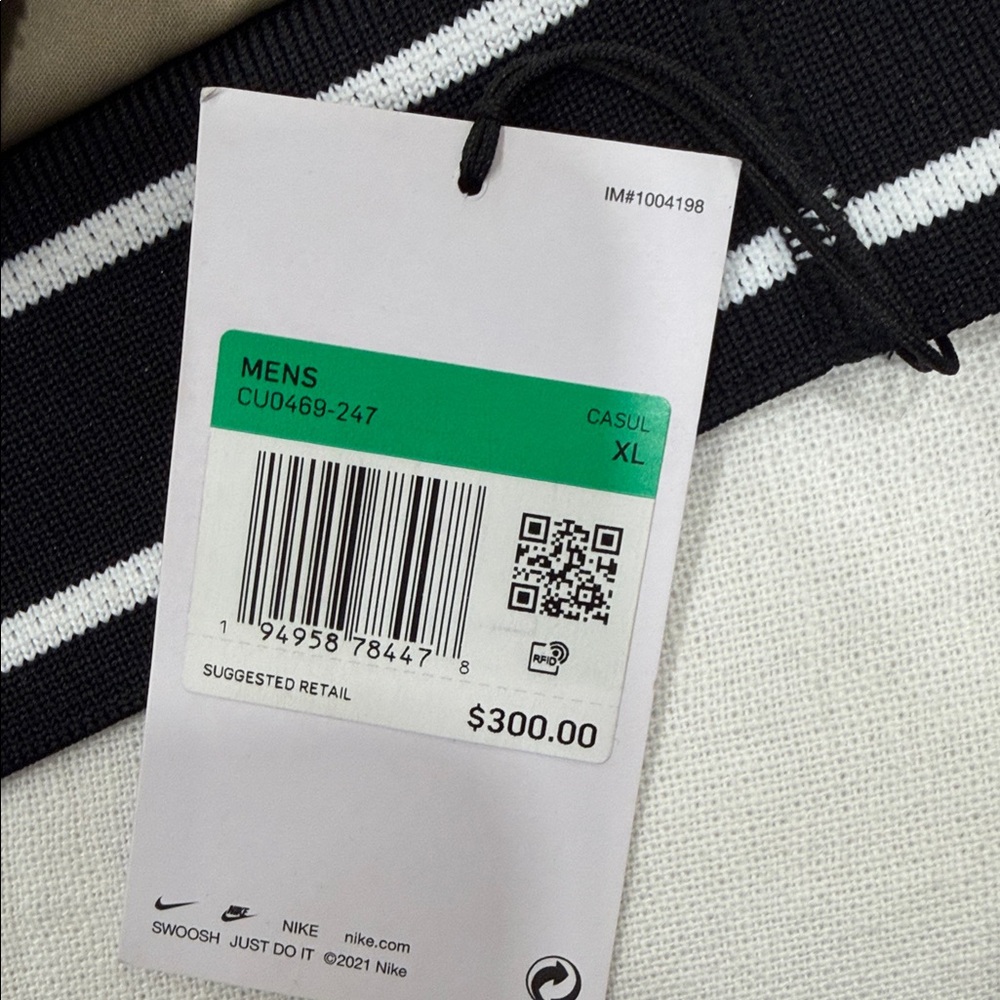 Nike Beige Bomber Jacket with Black Details - Picture 2 of 4